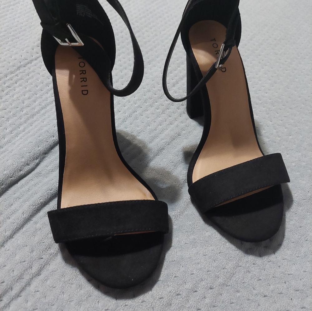 Torrid Classic Black Suede Block Heel Sandals 9.5WW - Picture 3 of 5